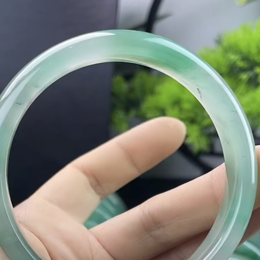 天然非洲翠飘花手镯独龙玉A货玉镯（多样性 发货 拍一发一）