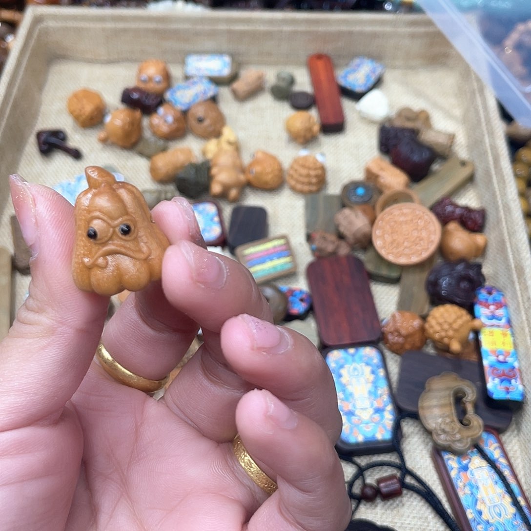 维腊木（绿檀）无事牌