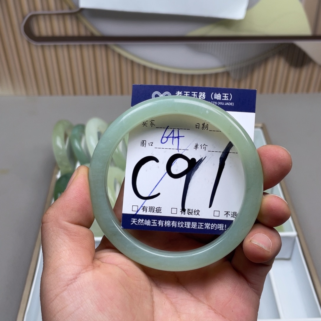 岫玉手镯手镯未镶嵌