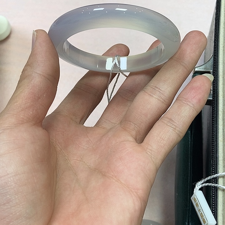 玛瑙/玉髓手镯未镶嵌傻****?457