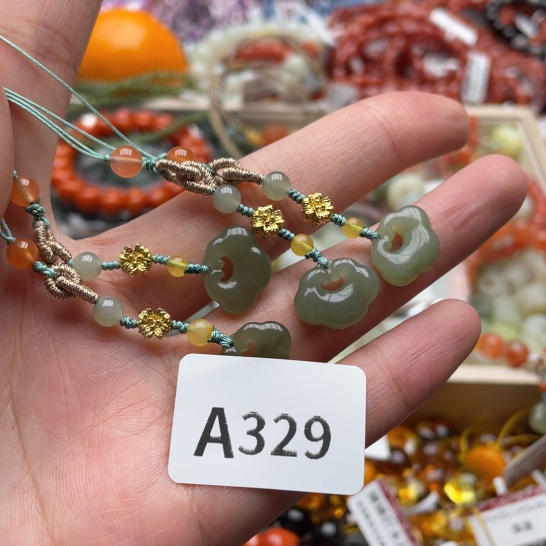 未镶嵌和田玉车挂