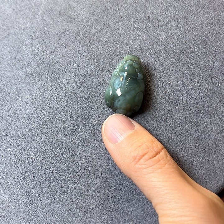 和田玉未镶嵌颈饰翘糖色