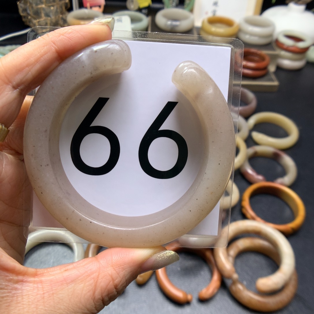 石英质玉手镯未镶嵌柚*?