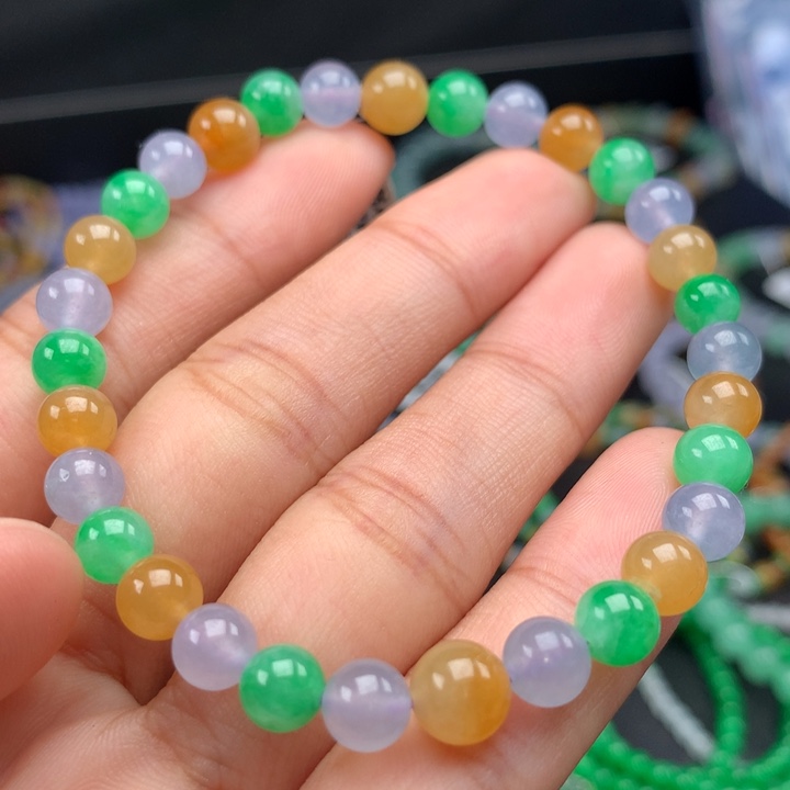 翡翠手镯未镶嵌卡