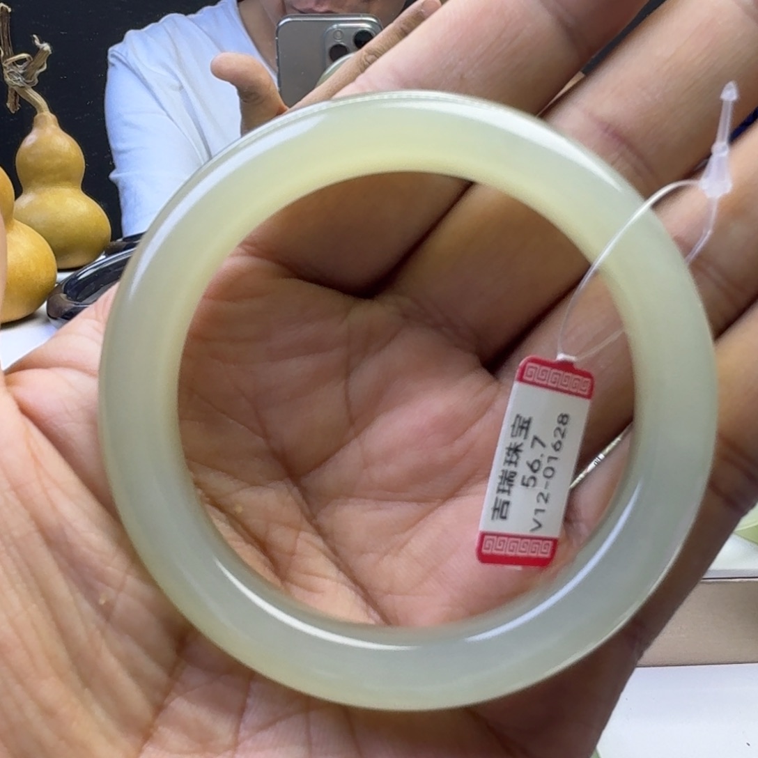 焦***o和田玉未镶嵌手镯