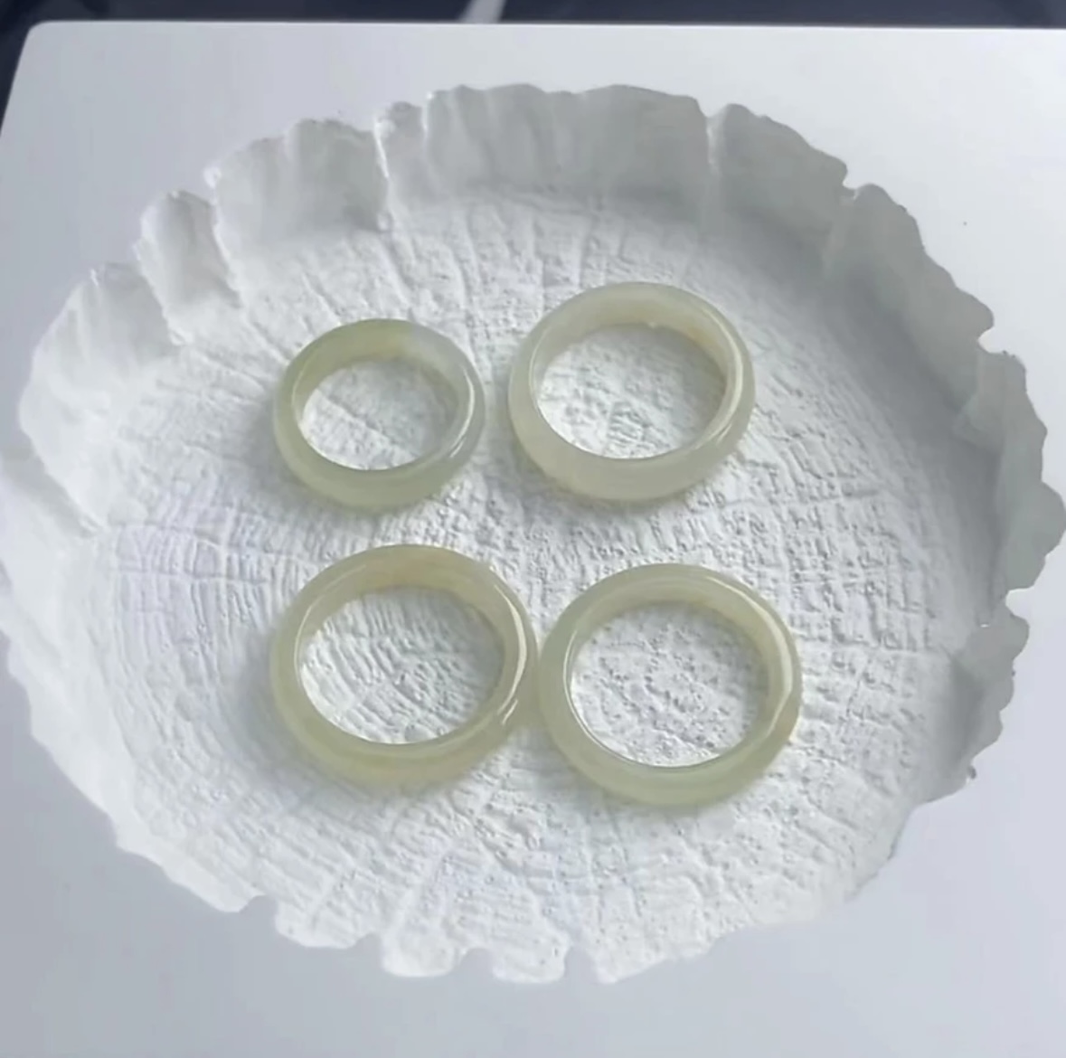 天然缅甸翡翠戒圈老天鹅翡翠直播间平洲翡翠手镯定制甄选