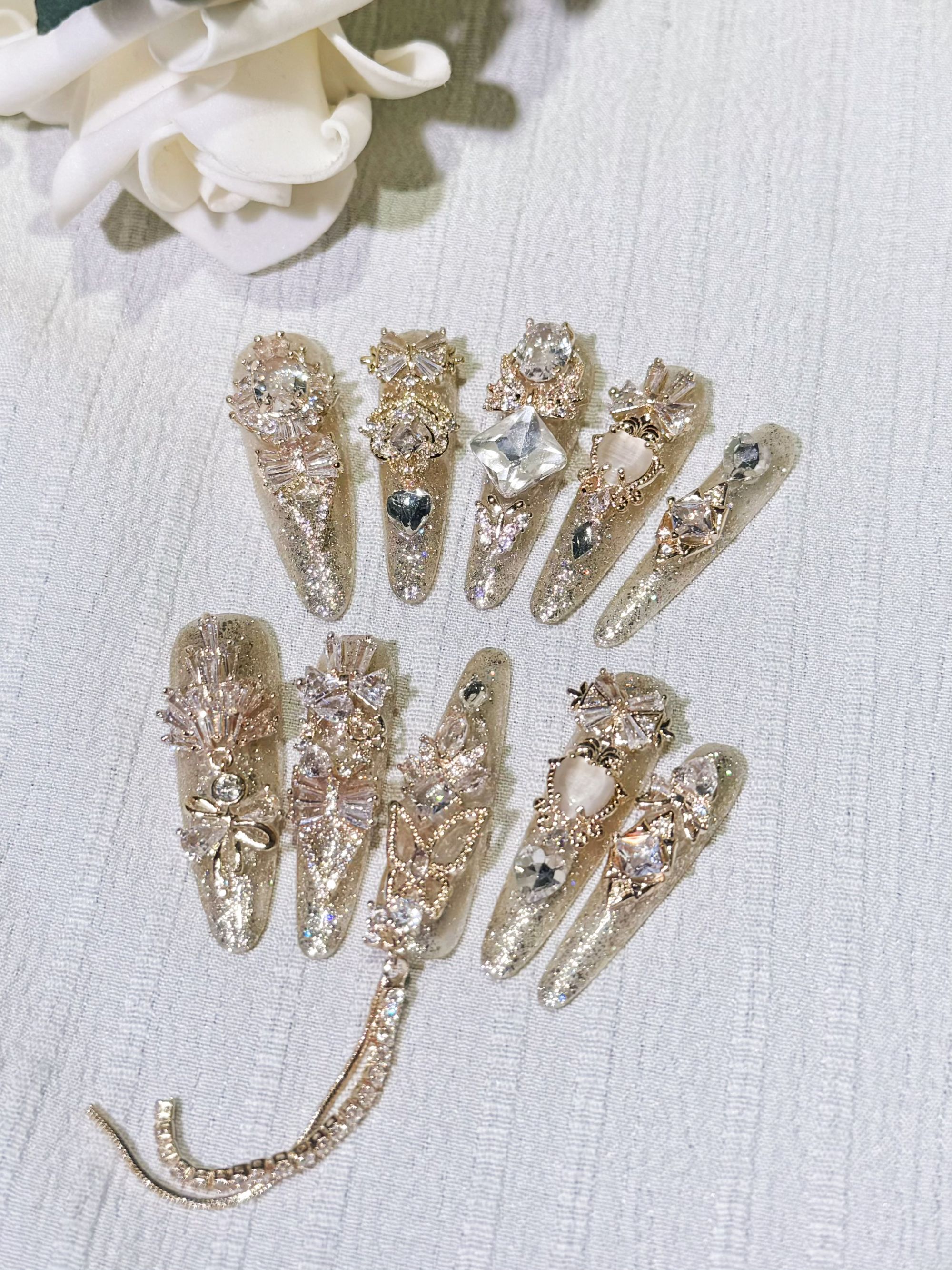 （财阀）满锆重工奢华细狗纯手工气质女神穿戴甲小熊