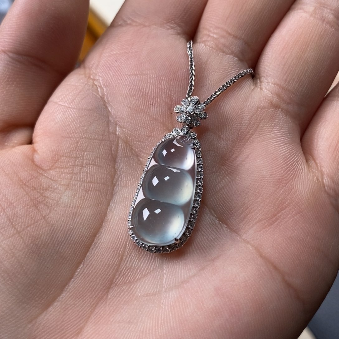 翡翠颈饰18K金镶嵌玻璃种蓝刚炸光贵气福豆吊坠