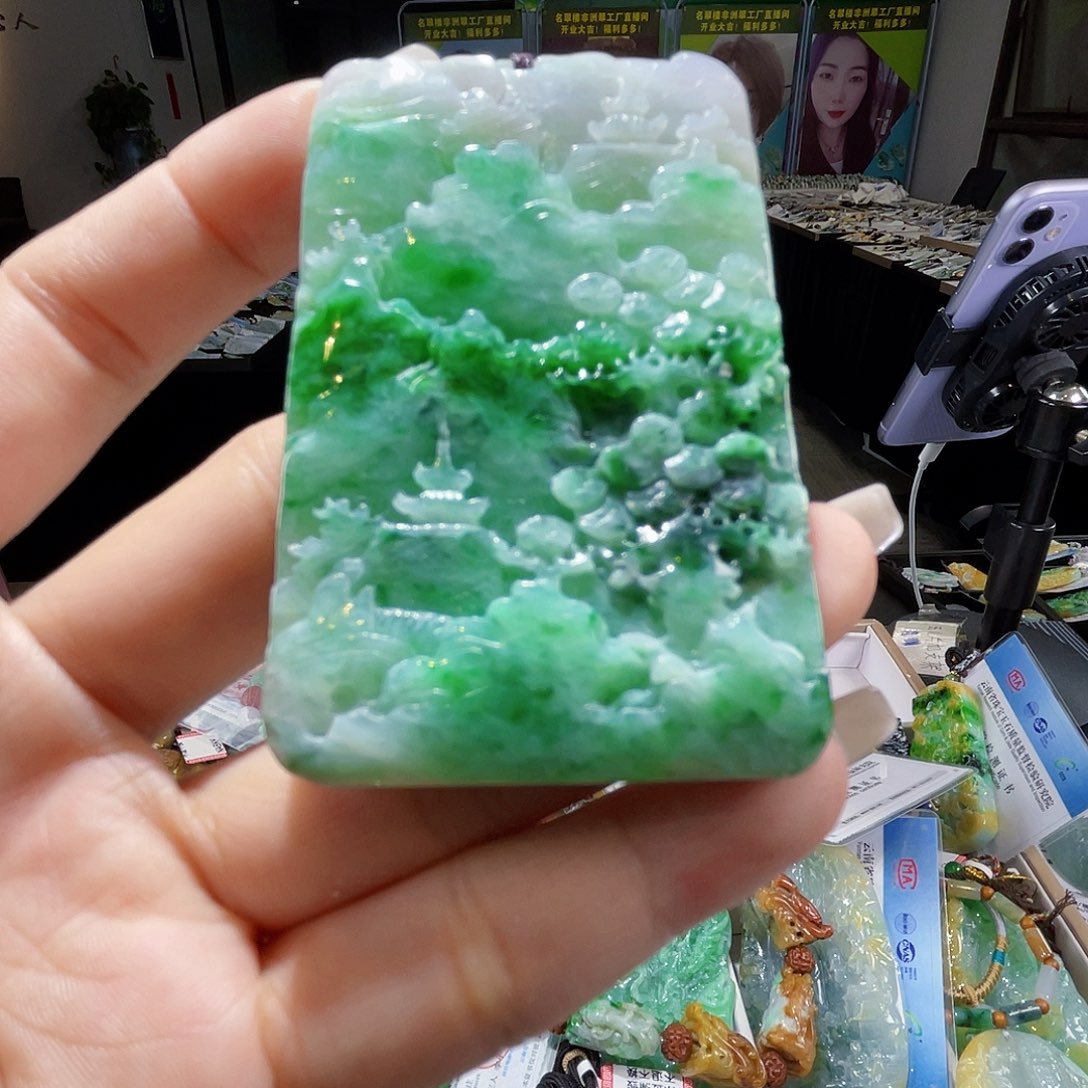 颈饰未镶嵌翡翠一