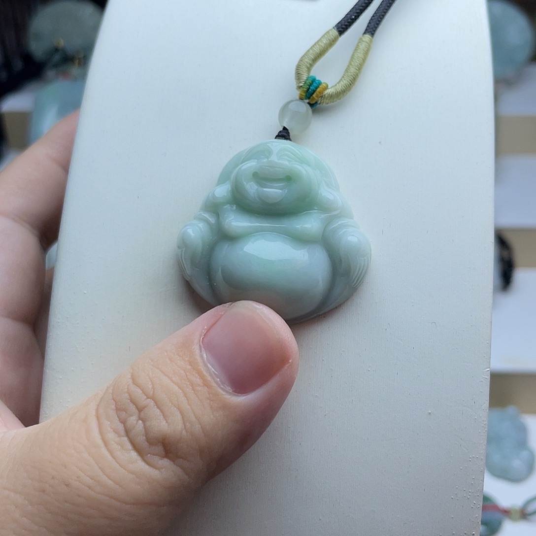 翡翠未镶嵌颈饰佛公