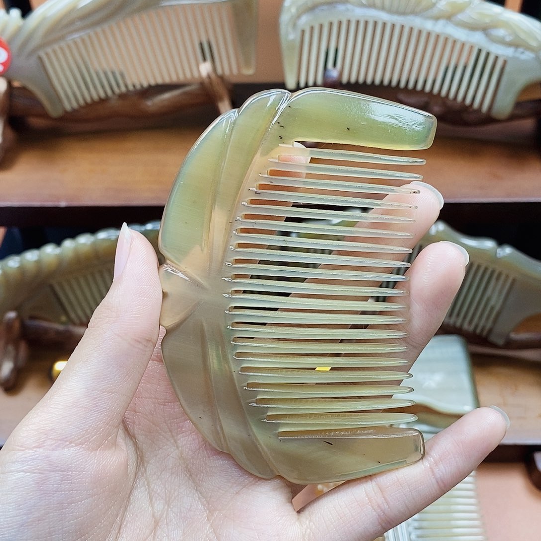 纯手工制作的牛角梳