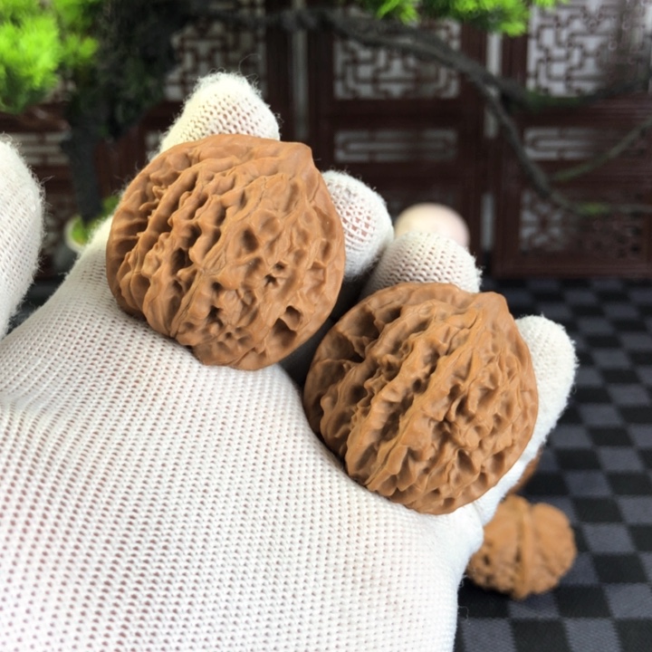 把件桃核野生红灯笼
