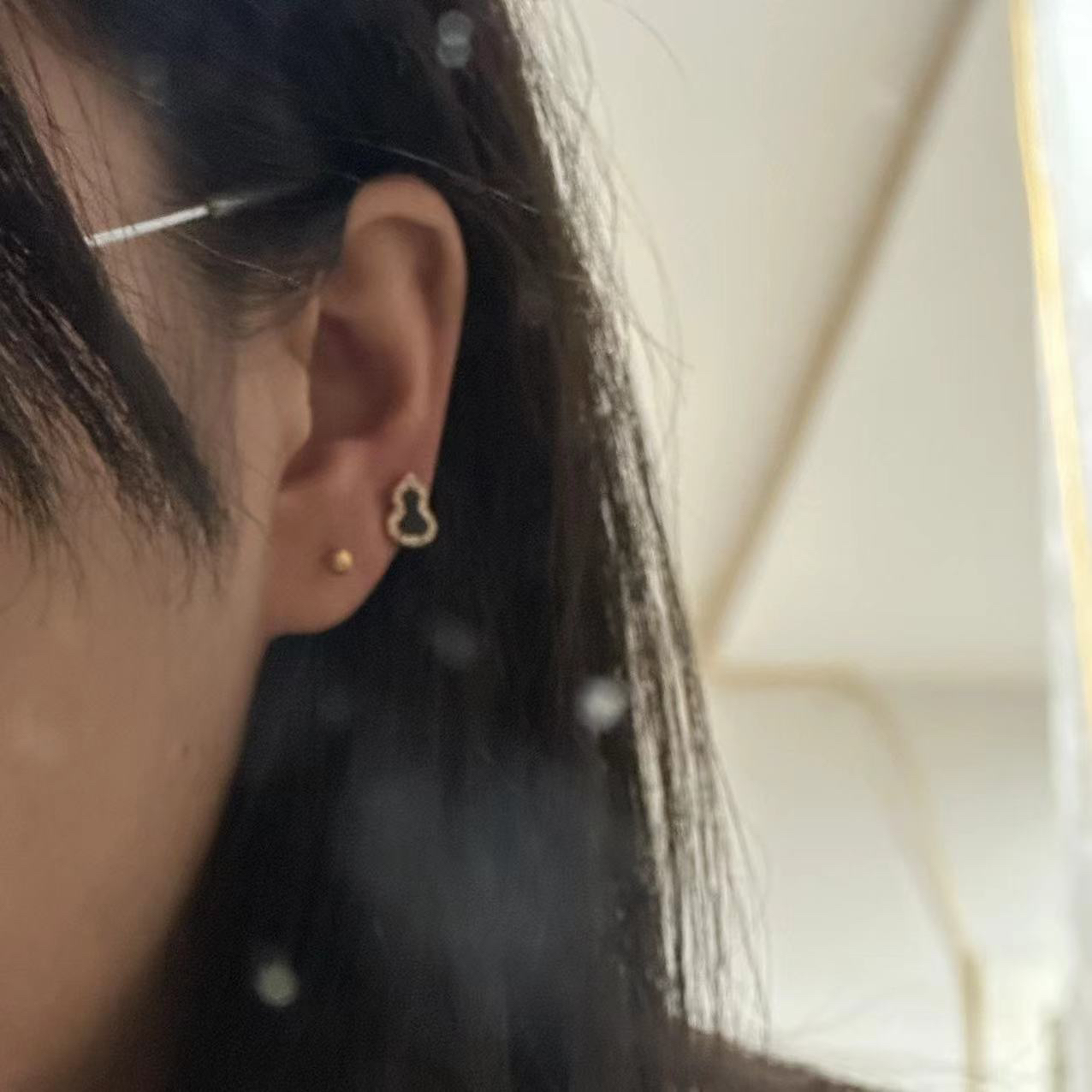 铜合金耳饰 黑色葫芦小巧耳饰-4148