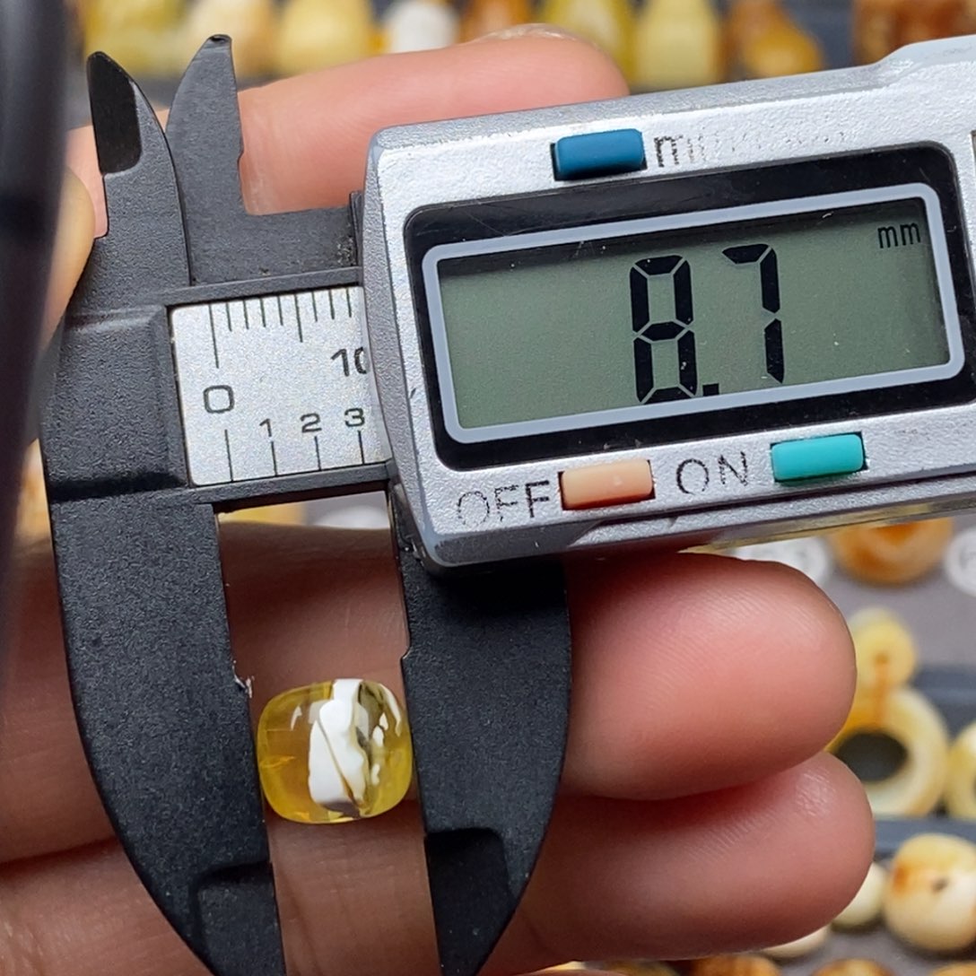 琥珀未镶嵌耳饰T****y老型