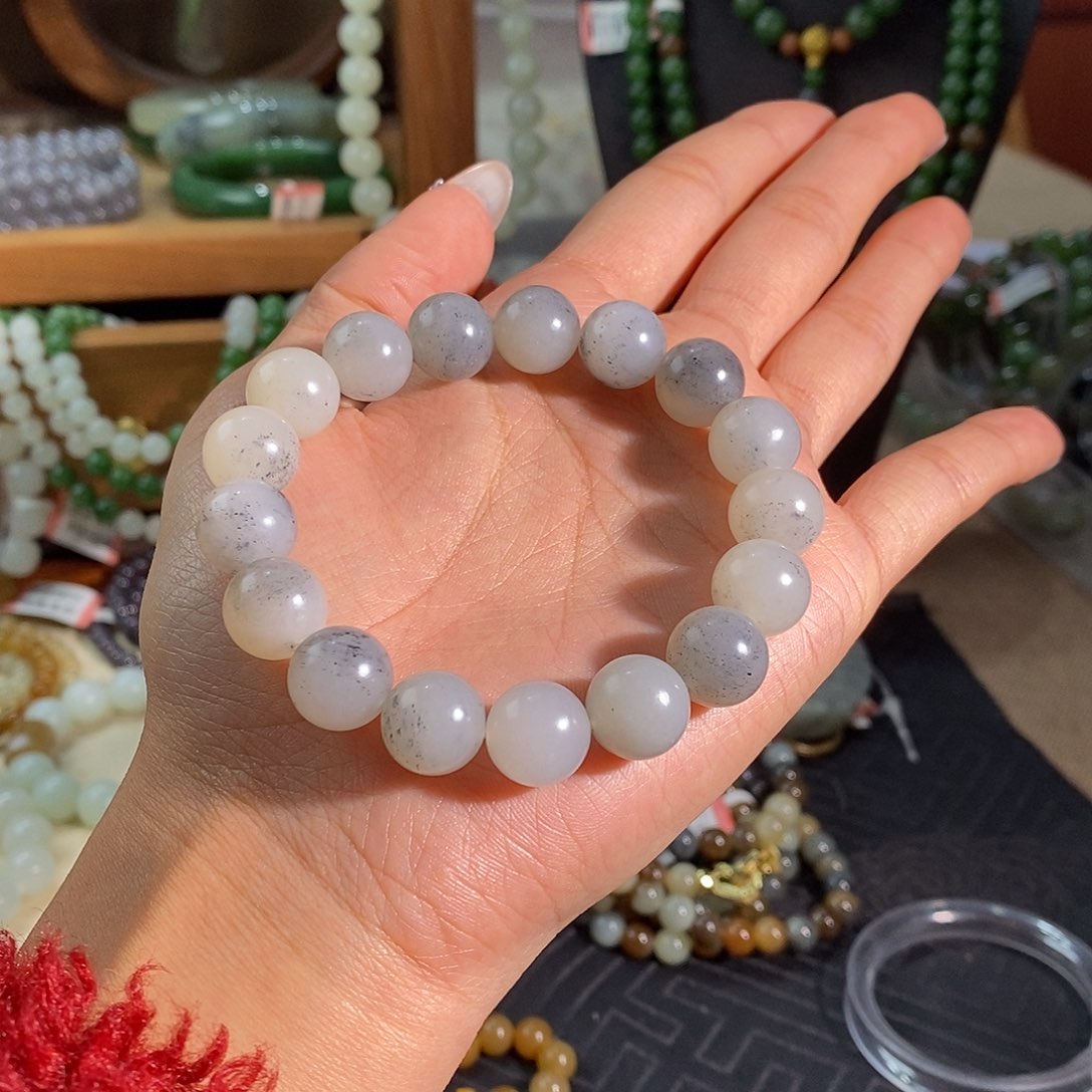 燎***岳和田玉未镶嵌手链