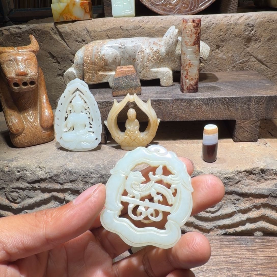 荣***堂和田玉（糖玉）未镶嵌颈饰