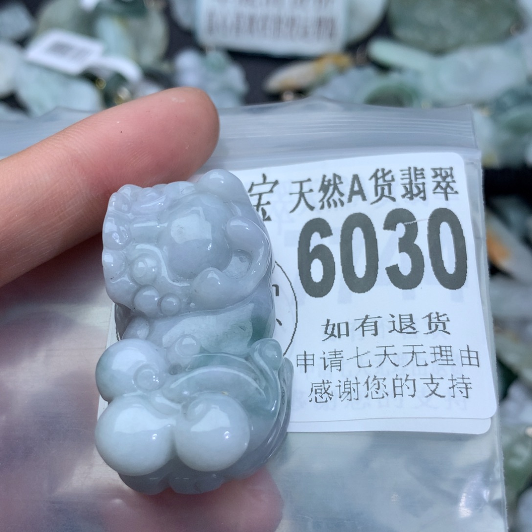 翡翠颈饰未镶嵌6030。