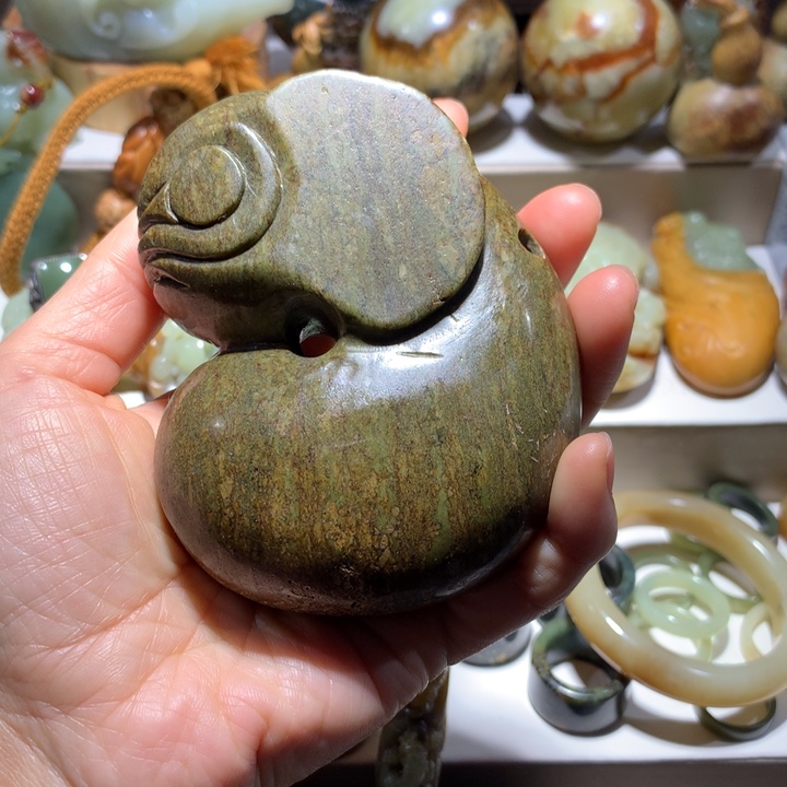 岫岩河磨玉（透闪石质玉）未镶嵌把件