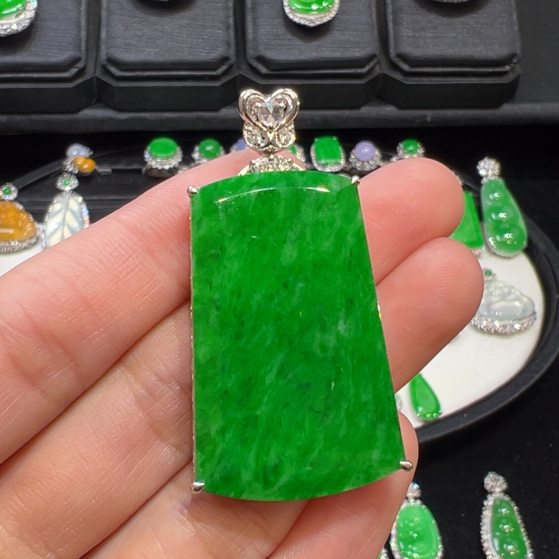 翡翠吊坠(不含链)18K金镶嵌朝****姐翡翠