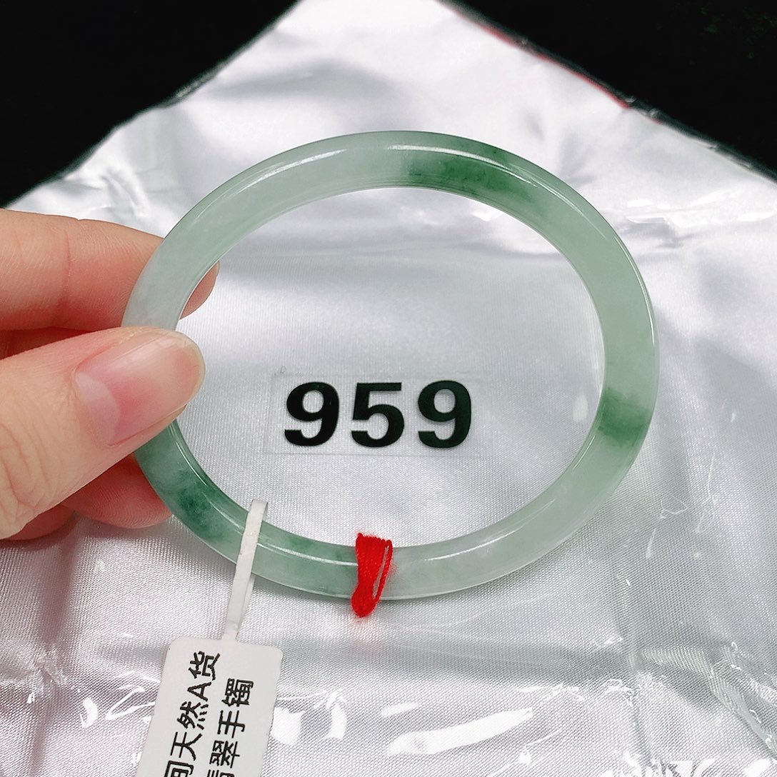 翡翠手镯（贵妃镯）未镶嵌