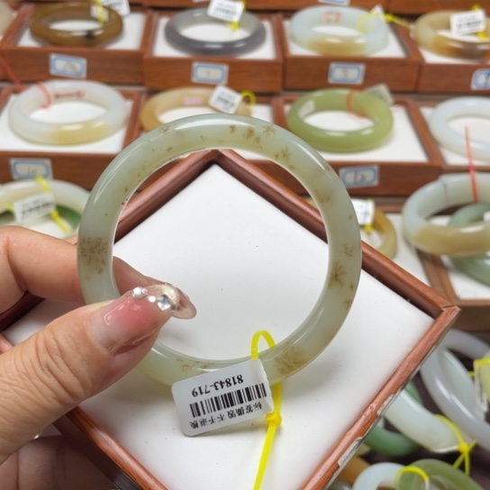 【闪购商品】和田玉手镯未镶嵌