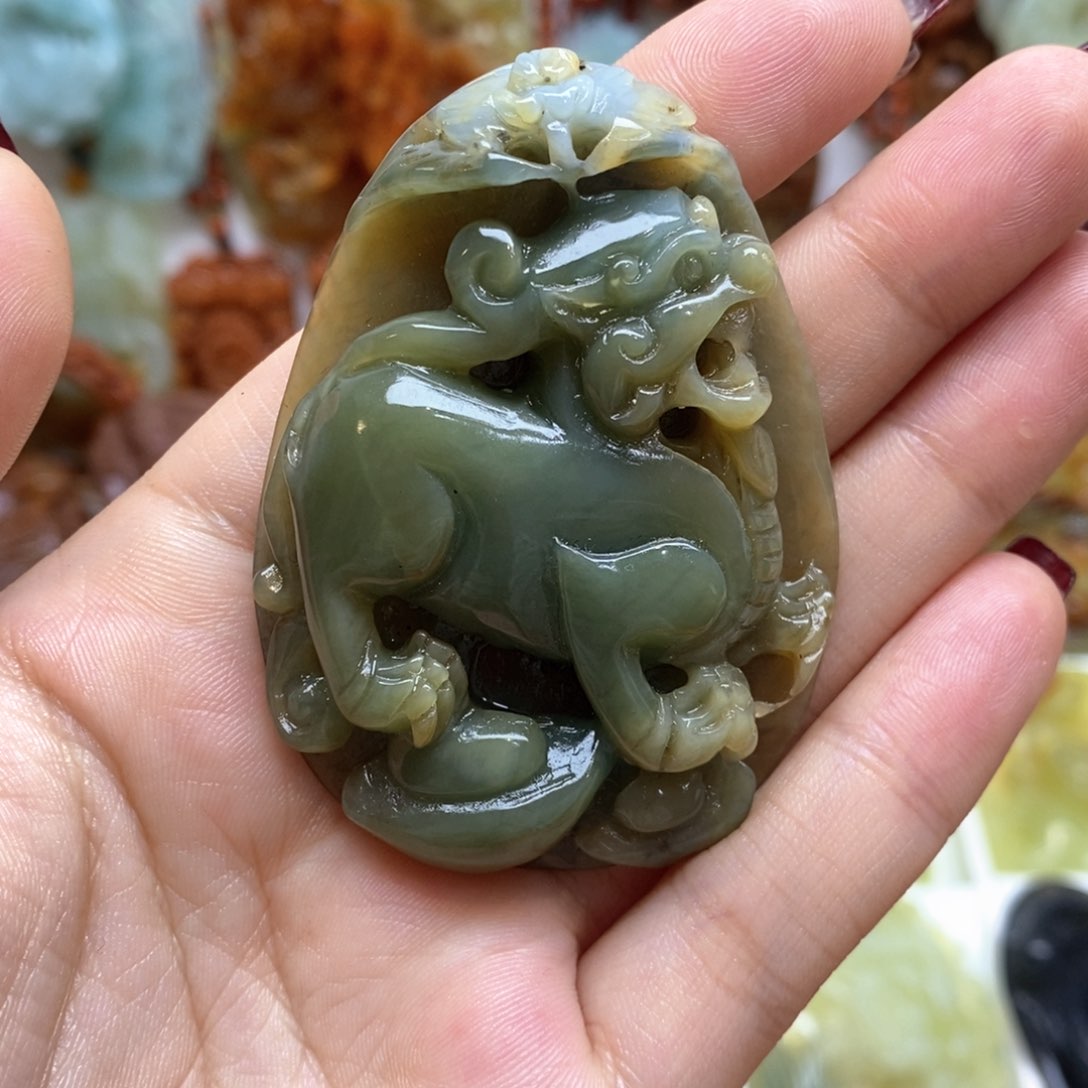 蛇纹石玉颈饰未镶嵌