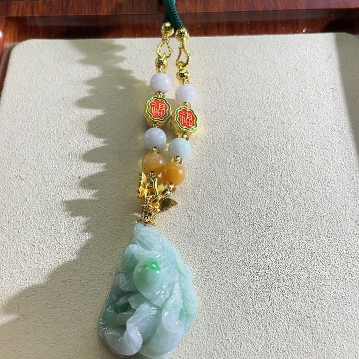 翡翠颈饰未镶嵌翡翠白菜