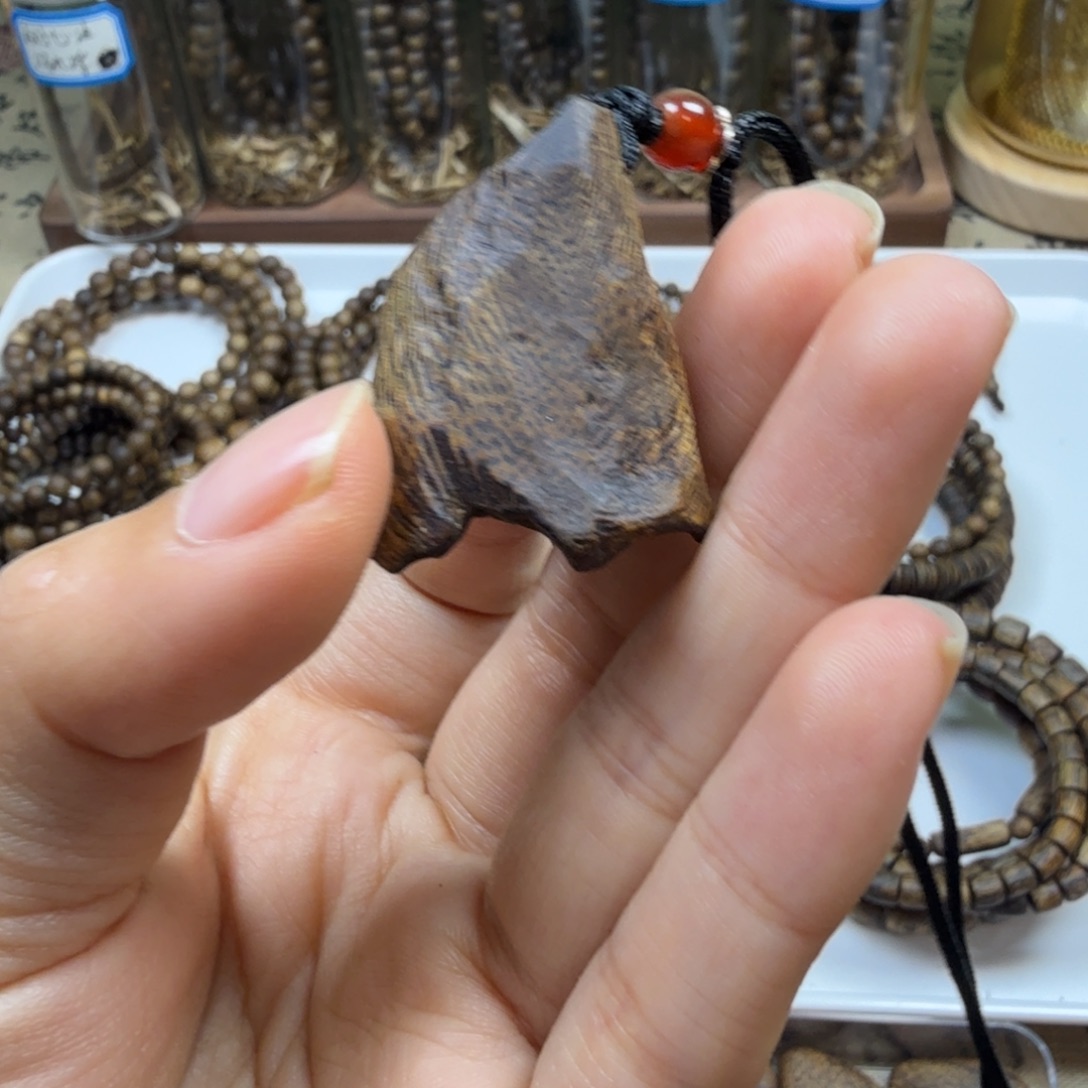沉香碎屑沉香树丁绳子
