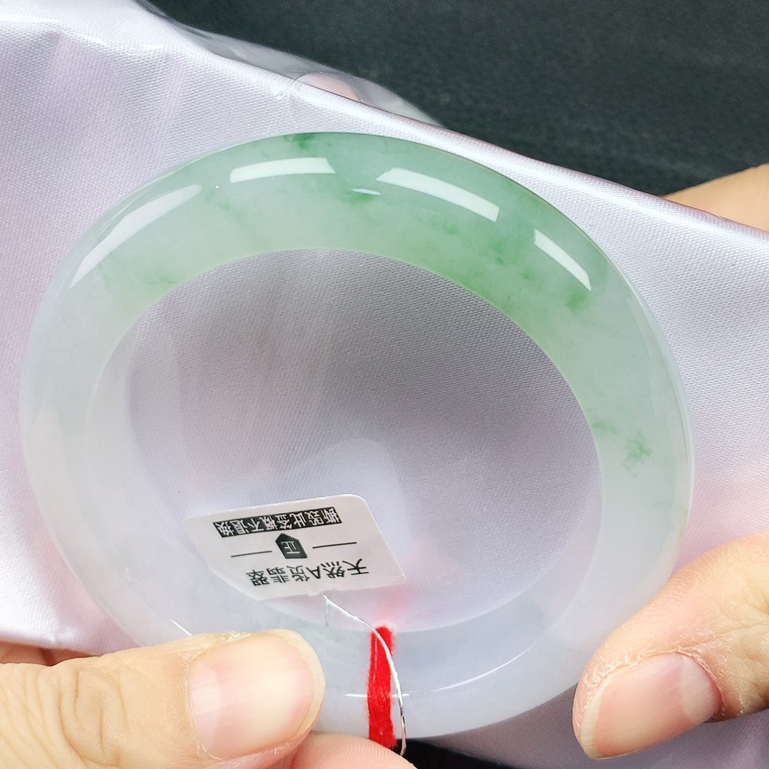 翡翠手镯未镶嵌55圈