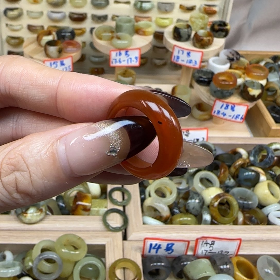 岫玉岫玉直切内径17.6未镶嵌在**.