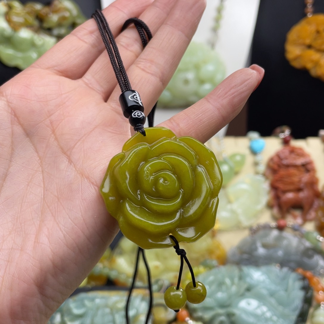 未镶嵌蛇纹石玉颈饰