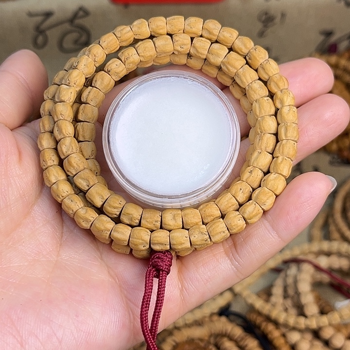 岳***泽吊坠柏香籽/百香籽龙脊方块