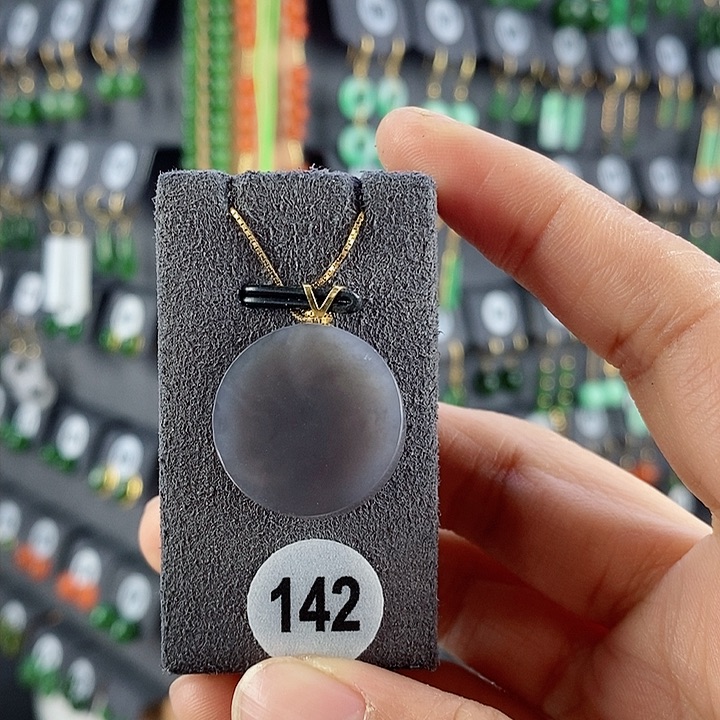 和田玉吊坠18K金镶嵌