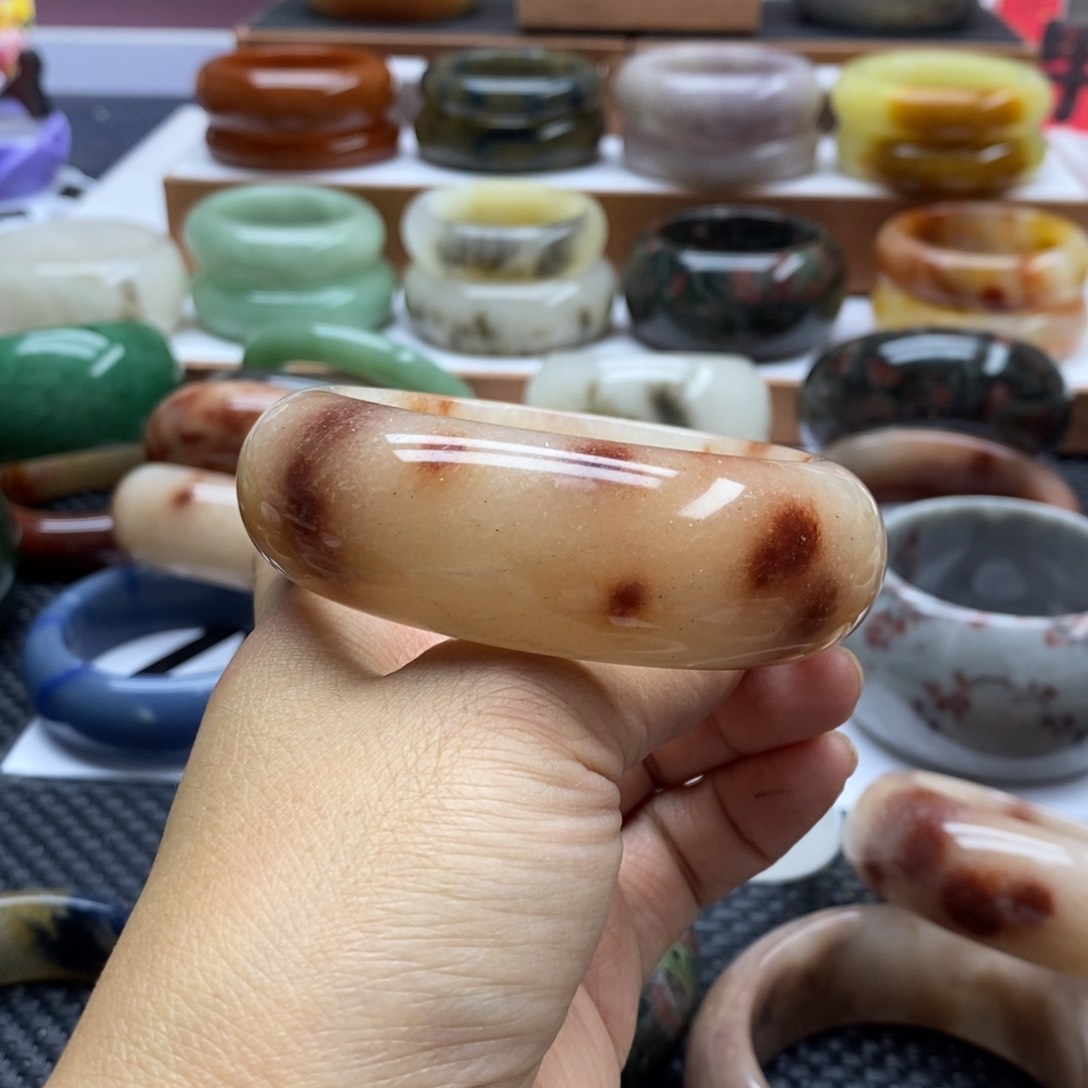 石英质玉手镯未镶嵌一****壶