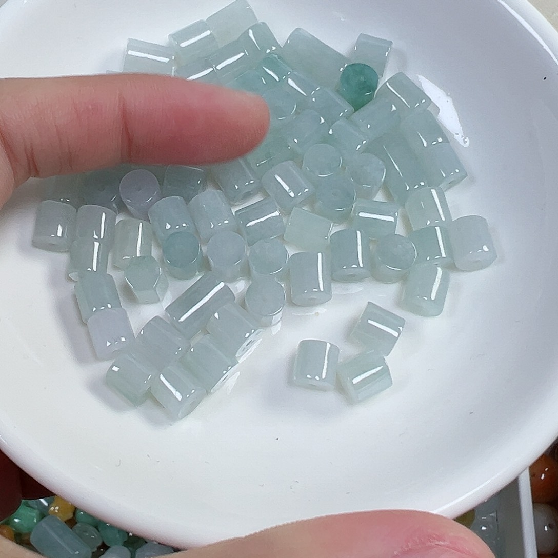 翡翠散珠桶珠两个，可以挑