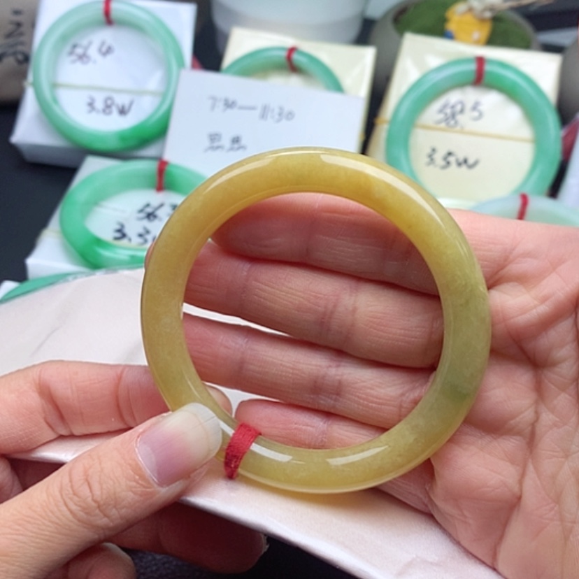 【闪购商品】翡翠手镯未镶嵌             圆条54 黄翡