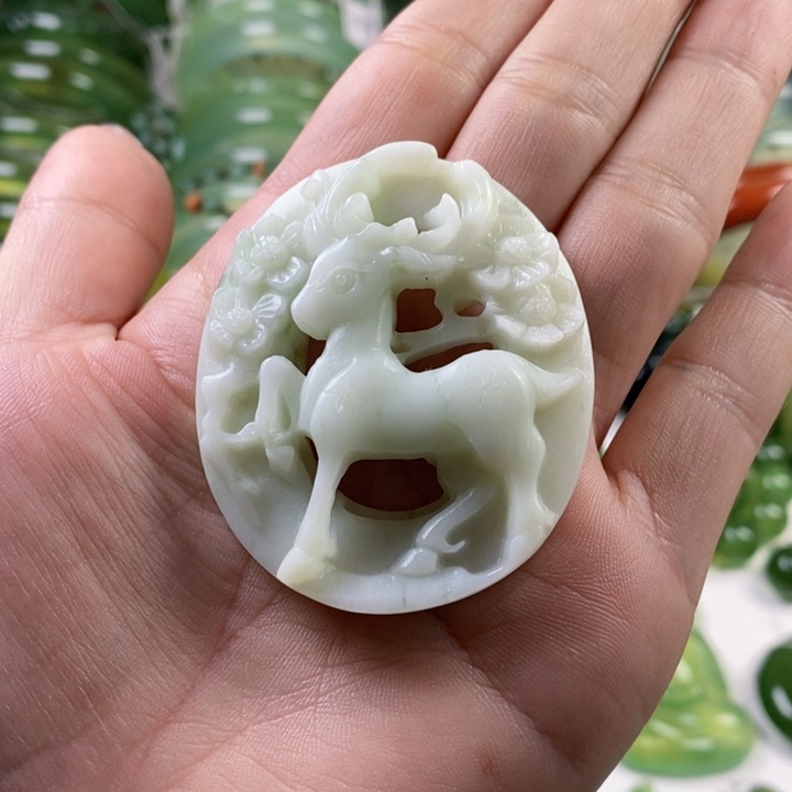 未镶嵌蛇纹石玉颈饰