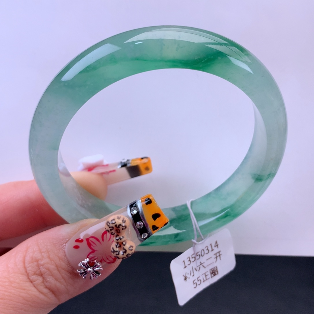 翡翠手镯未镶嵌木那冰飘绿正圈手镯（小六二开现询）