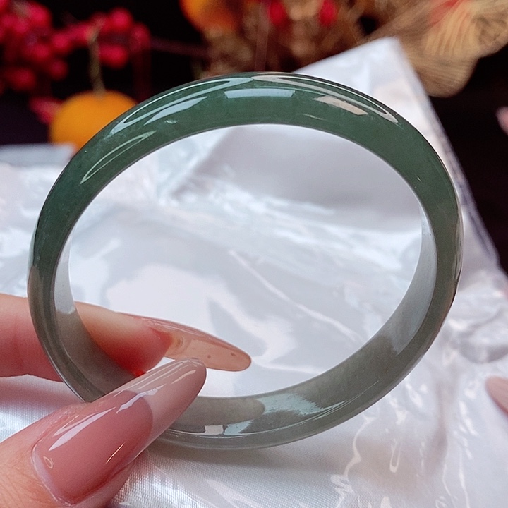 翡翠手镯未镶嵌56圈