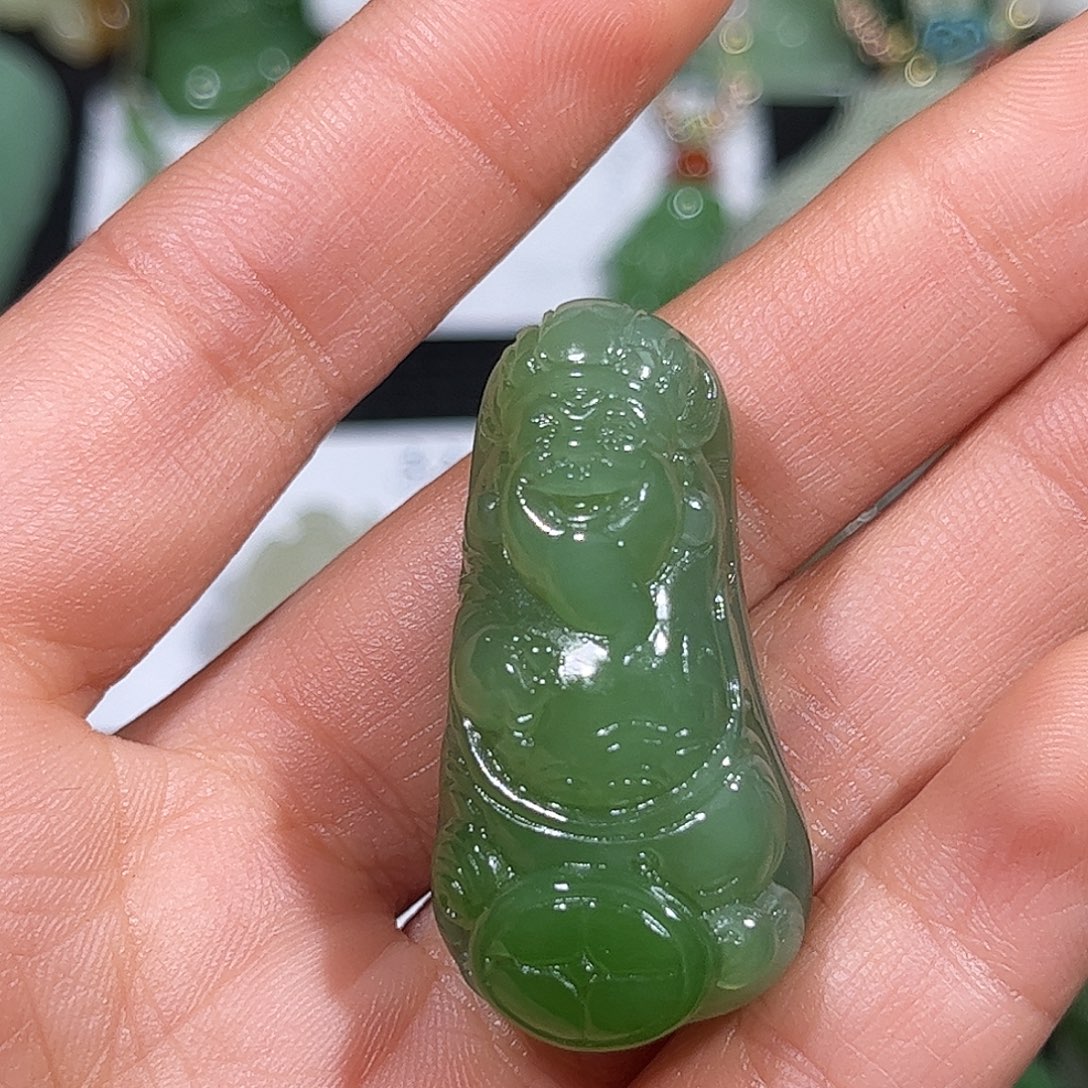 小***的和田玉未镶嵌颈饰