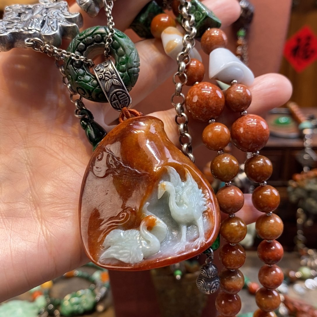 翡翠吊坠(赠链)未镶嵌