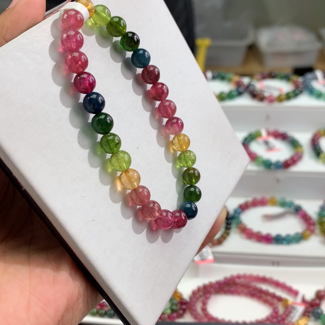 碧玺手链未镶嵌    7mm。    