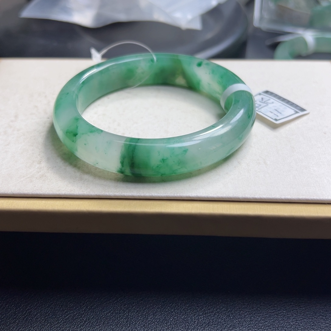 石英质玉手镯未镶嵌58.59