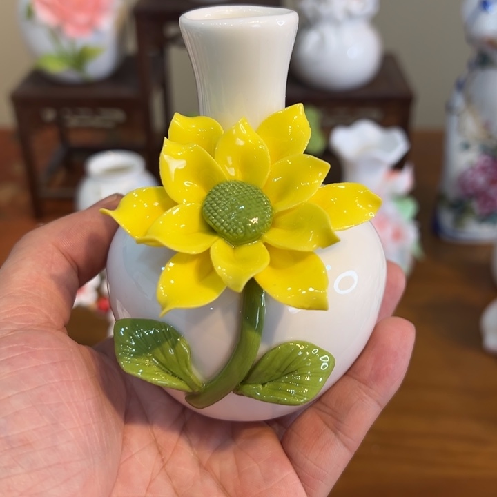 手工精致陶瓷摆件