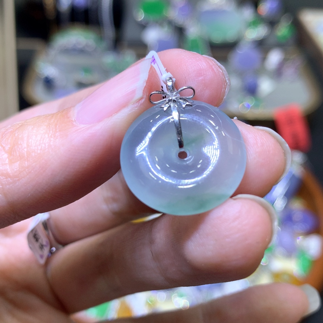 【闪购商品】翡翠颈饰18K金镶嵌翡翠吊坠项链