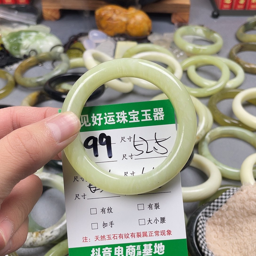 蛇纹石玉手镯未镶嵌