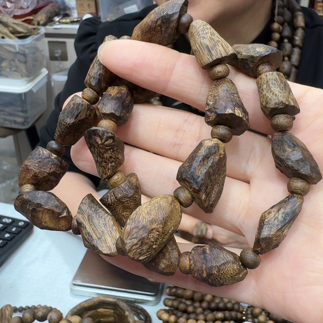 沉香沉香碎屑白棋老料树丁单圈 10 克多样性发一