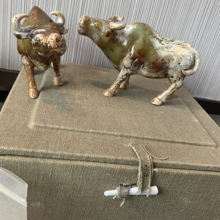包浆厚重，沁色清析，形态不同