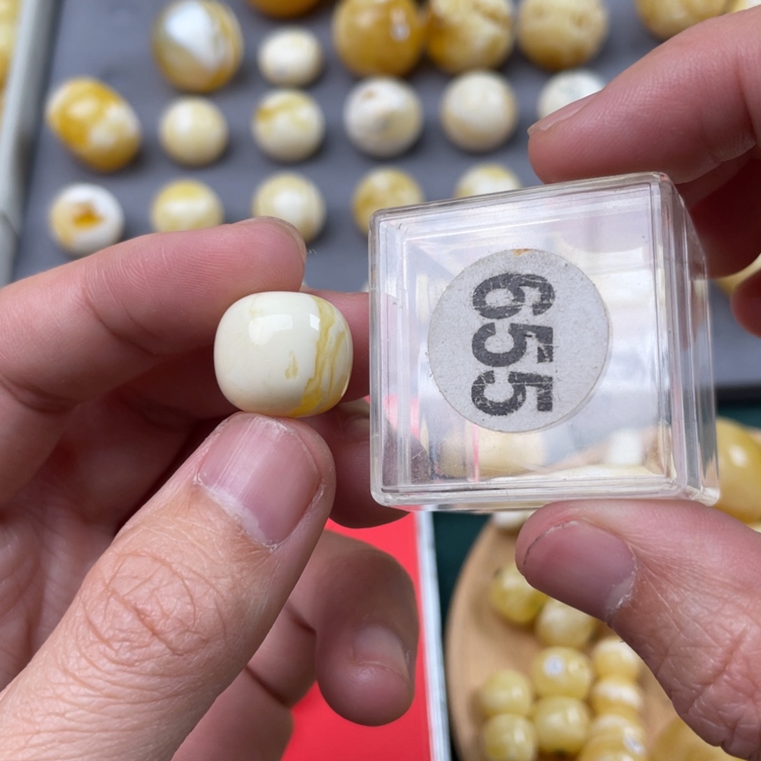 蜜蜡珠宝奇石未镶嵌