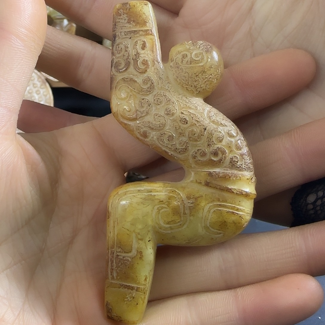 透闪石质玉挂件未镶嵌